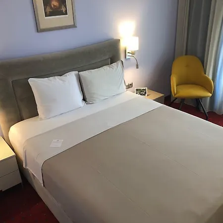 فندق آرت 4*