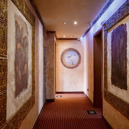 فندق آرت 4*